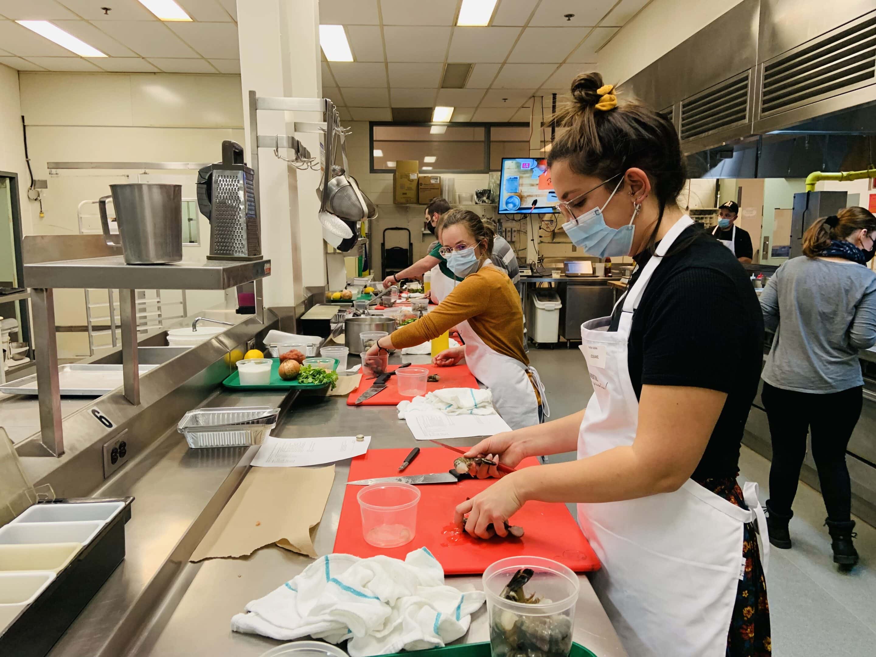 Diversité: Les Petites tablées interculturelles sont l’occasion d’apprendre à cuisiner, de s’ouvrir sur la diversité et de rencontrer des élus.